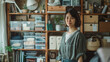 © LinksNATURE - リビングにいる日本人の女性