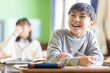 © milatas - 授業を受ける小学生