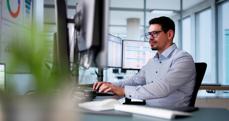 Aufkleber - Male In The Office Audits Medical Billing Reports.