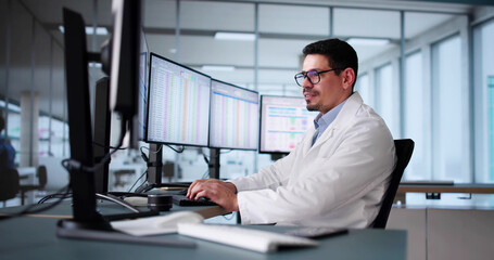 Aufkleber - Patient Data Spreadsheet On Computer In Clinic