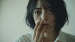 © daaakomo - 心の叫び：悲しみに暮れる若い日本人女性