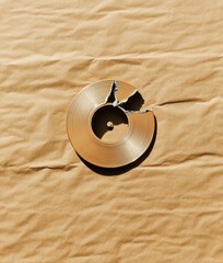 Aufkleber - Retro Digital Decay Vintage Gold Vinyl Record Deconstructed - Nostalgic Post-Analog Texture Exploring Media Fragmentation and Creative Destruction