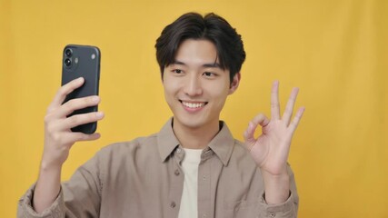 Aufkleber - A person holding up their mobile device in front of their face, possibly taking a selfie or checking the screen.