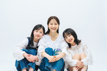 Poster - 寄り添う母娘のポートレート