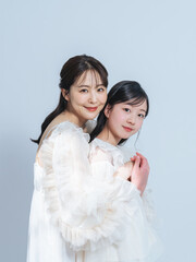 Poster - 寄り添う母娘のポートレート
