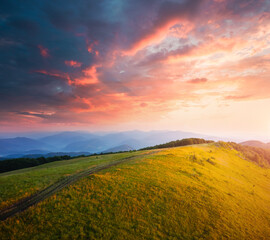 Aufkleber - Fantastic sunset with pink clouds over the mountainous terrain. Carpathian mountains, Ukraine.