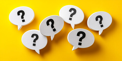 Aufkleber - White speech bubbles with black question marks on yellow background, symbolizing questions, queries, inquiry, or FAQ concept
