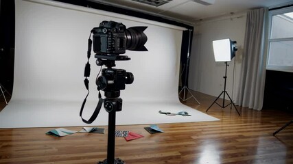 Poster - Simple Setup for Creative Photography on a Neutral Background