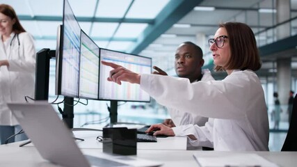 Aufkleber - Doctor Showing Medical Codes Training Presentation