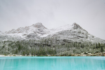 Wall Mural - lake sorapis, dolomites, italy. lake and reflections on the water surface. mountain landscapes with 