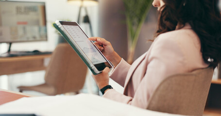 Aufkleber - Investor, hands or businesswoman on tablet for stock market update, economy news or finance charts. Growth report, screen or financial analyst on technology for graphs, research or investment data