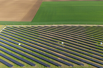 Aufkleber - Aerial view of solar power station with energy storages