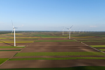 Aufkleber - Aerial view of wind turbines on an agricultural field. Sustainable energy