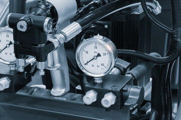 Aufkleber -  pressure gauge are on a metal box. gauge white and have black numbers