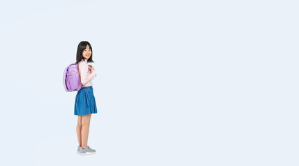 Aufkleber - ランドセルを背負った小学生の女の子の全身写真（切り抜き背景透過PNGも販売しております。↓作成者リンクから「PNG」で検索してください）