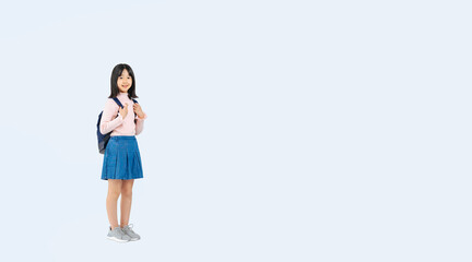 Poster - 笑顔でリュックを背負う小学生の女の子の全身写真（切り抜き背景透過PNGも販売しております。↓作成者リンクから「PNG」で検索してください）
