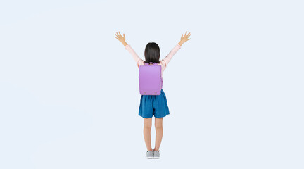 Aufkleber - バンザイするランドセルを背負った小学生の女の子の後ろ姿の全身写真（切り抜き背景透過PNGも販売しております。↓作成者リンクから「PNG」で検索してください）