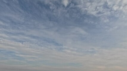 Wall Mural - Incredibly beautiful cumulus textured clouds under blue sky with interspersed clouds Timelapse mode.