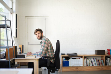 Aufkleber - Portrait, business and man in office, startup and creativity for project, graphic designer and career ambition. Face, person and entrepreneur in workplace, agency and pc with feedback and copywriting