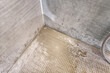 © Kyohei Kaneko - 掃除前の水垢たっぷりのお風呂の床 Unit bath floor with limescale before cleaning