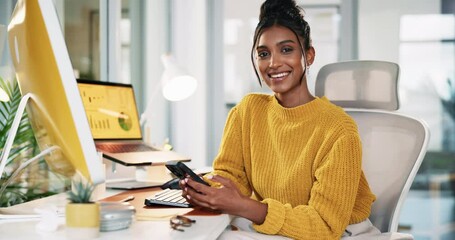 Aufkleber - Office, businesswoman and face with smile for smartphone, online chat and checking email. Workplace, female person and market research analyst in portrait with mobile, application and startup website