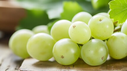 Aufkleber - Close-up shot of a bunch of ripe, green grapes on a rustic wooden surface, with blurred green leaves in the background.  The grapes are plump and juicy, showing their natural texture. : Generative AI