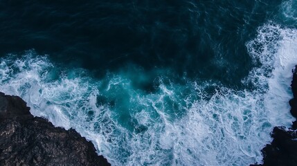 Aufkleber - Aerial view of ocean waves crashing against dark rocks, showcasing a dramatic contrast between the white foam and deep teal water. The image evokes a sense of power and the untamed bea : Generative AI