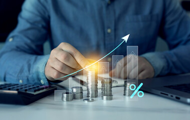 Leinwandbilder - Close up hands calculating income and investment returns in percentages.Interest rates and dividends. Interest rates continue to rise, stocks and mutual funds, investments for retirement. 