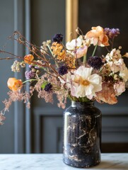 Aufkleber - Elegant autumnal flower arrangement in a dark marble vase, featuring dried and fresh blooms in muted orange, peach, and purple hues, creating a sophisticated and rustic ambiance. : Generative AI