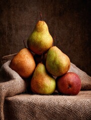 Aufkleber - Colorful Pile of Fresh Pears on Burlap Fabric Arranged in a Visually Appealing Manner