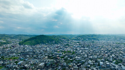 Fototapete - 現代都市と青空の空撮風景
