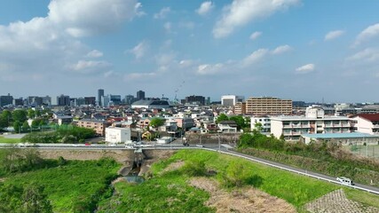 Fototapete - 現代都市と道路の空撮風景