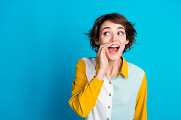 Poster - Photo of brown bob hair business woman touching cheek saying secret looking empty space secret isolated over blue color background