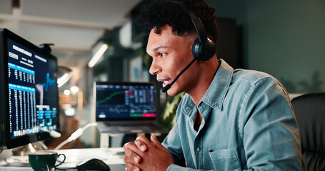 Aufkleber - Trading support, screen or man on computer for customer service, investment advice and market insight. Contact us, call center and broker with client query for financial news, assistance and data