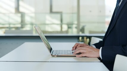 Poster - Male business person using a laptop in the office