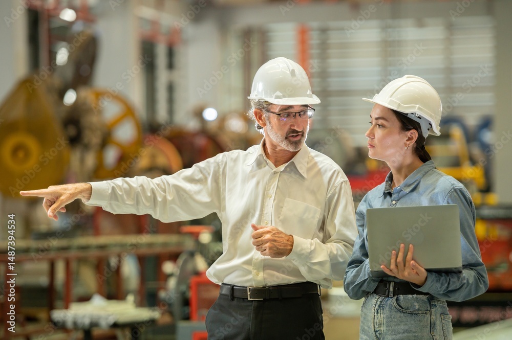 Foto woman engineer assistant secretary in helmet inspection check ...