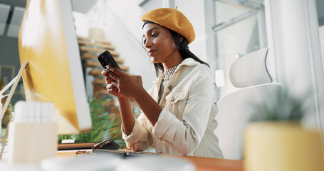 Aufkleber - Smile, creative and woman with phone in office for chat, review article and contact for source check. Journalist, computer and mobile for research, reading email and information for story publication
