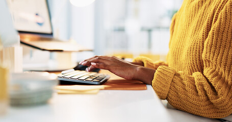 Fototapete - Woman, hands and computer for creative, copywriting or newsletter feedback at office desk. Person, writer or editor with message for research website, social media or email for online news business