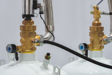 Aufkleber - Stainless steel pipe connected to white cylinder via copper tap as part of fire protection system