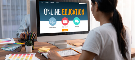 Leinwandbilder - E-learning website with brisk sofware for student to study online on the internet network