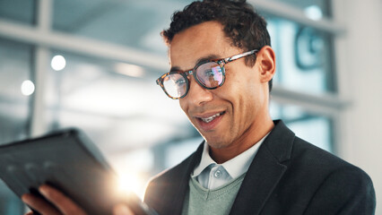 Aufkleber - Smile, businessman and tablet in office for reading email, research or insurance update for policy. Digital technology, online and employee on app for coverage, risk management and review claims