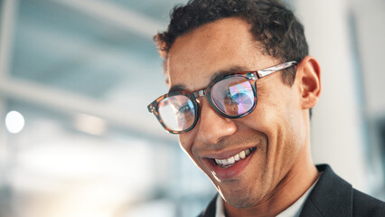 Aufkleber - Glasses, smile and tablet with employee man in office for administration, planning or research. App, finance and report with happy business person in corporate workplace for review of information