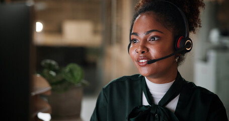 Aufkleber - Black woman, agent and computer in call centre at night for contact us, online assistance and advice. Advisor, headset and pc with instructions for solution, customer service and feedback of overtime