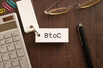 Poster - there is word card with the word btoc. it is as an eye-catching image.