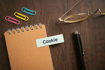Poster - There is sticky note with the word Cookie. It is as an eye-catching image.