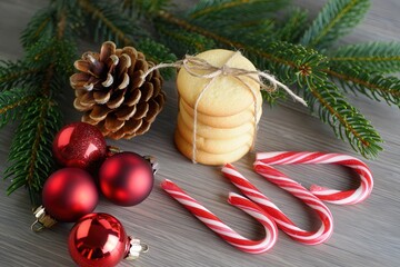 Aufkleber - Christmas decorations on table include red ornaments, cinnamon sticks, peppermint candles, and candy canes.