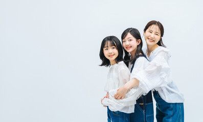 Poster - 寄り添う母娘のポートレート