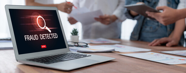 Leinwandbilder - Cyber security software show alert of cyber attack for protection brisk. Danger from virus, phishing and cyber fraud.
