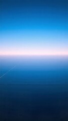 Aufkleber - 深みのある青空と水平線のグラデーション 自然のパノラマ景観 穏やかな光とミニマリズム