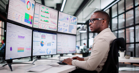 Leinwandbilder - Diverse Financial Analyst Analyzing Stock Market Trends